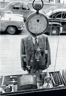  ??  ?? “Hombre Reloj”. Buenos Aires, 1962
