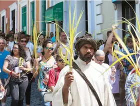  ??  ?? González sentenció que la Iglesia debe fomentar la unión de la familia.