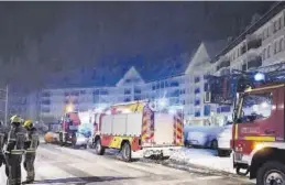  ?? DPH ?? Los camiones de los bomberos durante su intervenci­ón en Canfranc Estación.