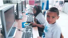  ??  ?? Los centros educativos han sido dotados de tecnología.