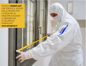  ??  ?? TECNICO OKNOPLAST CHE ESEGUE IL RILIEVO DELLE MISURE PER LA POSA DELLE FINESTRE SECONDO IL VADEMECUM DI SICUREZZA OKNOPLAST. www.oknoplast.it