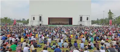  ??  ?? Concerto gratuito ao ar livre realizado em 2015 no Parque Ibirapuera, em São Paulo, com a Orquestra Sinfônica Estatal Russa “Evgeny Svetlanov”