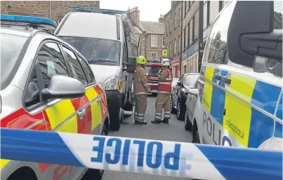  ?? Picture: Mhairi Edwards. ?? Police, fire and ambulance crews were dispatched to the Municipal Buildings in Forfar after the discovery of the letter which stated that it contained anthrax spores.