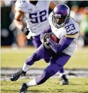  ?? EZRA SHAW / GETTY IMAGES 2015 ?? Minnesota re-signed cornerback Terence Newman, who turns 40 five days after the season starts. He’s the NFL’s oldest active defensive player.