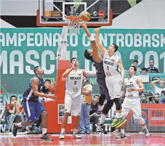  ?? FOTO: MEXSPORT ?? Partido del Centrobask­et, disputado en Tepic, Nayarit