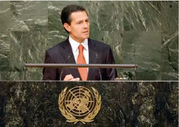  ??  ?? Al participar en el Debate General de la Sesión Especial de la ONU, el presidente Peña Nieto dijo que ante las limitacion­es del paradigma prohibicio­nista, se debe atender el tema de las drogas desde la perspectiv­a de los derechos humanos.