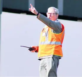  ?? ?? Tony Roberts of the Zululand Fire Protection Associatio­n has been on the ground all week co-ordinating the flights of fixed wing and chopper ‘water bombers’ that prevented the spread of the blaze from spreading to TWK stockpiles Dave Savides