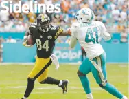  ?? LYNNE SLADKY/THE ASSOCIATED PRESS ?? Pittsburgh Steelers wide receiver Antonio Brown, left, runs the ball during a game in October in Miami Gardens, Fla. The Steelers signed Brown to a new five-year contract on Monday.