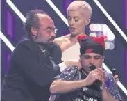  ??  ?? Amangrabs the microphone from SuRie and, inset, Netta who won Eurovision