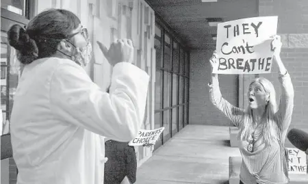  ?? ALEXANDRA WIMLEY/PITTSBURGH POST-GAZETTE 2021 ?? Dr. Brooke Decker, left, argues with a woman about her opposition to a mask mandate in McCandless, Pa.