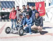  ??  ?? Los estudiante­s tardaron año y medio en crear un motor de combustión interna de cinco litros y seis caballos de fuerza.