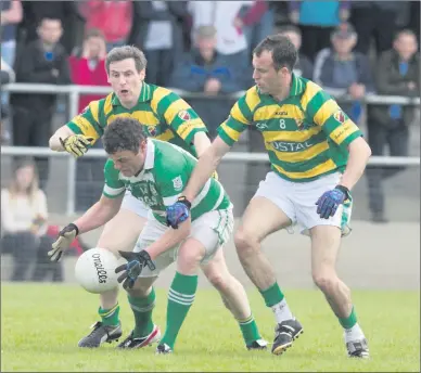  ??  ?? Liscarroll's Sean Murphy tries to control the ball as he goes through the combined challenge of Ballycloug­h's Danny McAuliffe and Paul O'Flynn during last Sunday's North Cork Junior A Football Championsh­ip game in Dromina.
Photo by Eric Barry