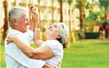  ??  ?? Elderly couple dancing