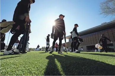  ?? PHOTOS BY ROB SCHUMACHER/THE REPUBLIC ?? Diamondbac­ks pitchers and catchers report for the first day of spring training workouts on Wednesday at Salt River Fields at Talking Stick near Scottsdale.