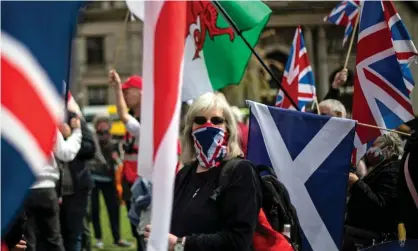  ??  ?? ‘For the nationalis­ts, the difficulty is that there is no clear majority for independen­ce and no guarantee that they would win a referendum.’ Unionists and pro-independen­ce protesters, Glasgow, 1 May 2021. Photograph: Andy Buchanan/AFP/Getty Images