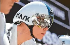  ?? Foto: Witters ?? Chris Froome mit dem windschnit­tigen Helm für das Zeitfahren. Der Brite fuhr in der Gesamtwert­ung nach vorne.