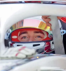  ??  ?? Vent’anni Charles Leclerc è nato a Montecarlo il 16/10/1997. Dal 2016 fa parte della Ferrari Driver Academy (Ap, Reuters)