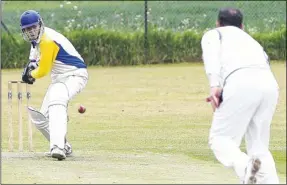  ??  ?? DELIVERING THE GOODS: Hollingbou­rne’s Ian Playfoot took 6-23 in a six-wicket win over Old Hartsdonia­ns