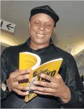  ?? / LEFTY SHIVAMBU / GALLO IMAGES ?? Doctor Khumalo admires Teko Modise’s memoir at the launch.