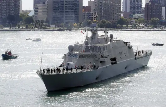 ?? Carlos Osorio, The Associated Press ?? The USS Detroit, a Freedom-class littoral combat ship, arrives in October in Detroit. The Navy wants to decommissi­on nine Freedom-class warships, which together cost about $4.5 billion to build.