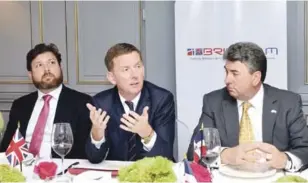  ?? CORTESÍA DE LA BRITCHAM ?? Enfoque. Jose A. Rodriguez, John McKendrick, y Chirs Campbell. McKendrick dijo que para combatir los delitos financiero­s se debe abrazar y entender los nuevos desafíos que impone la tecnología.