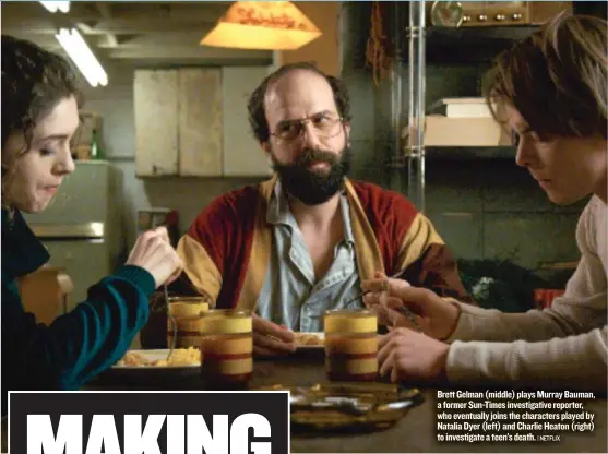  ?? | NETFLIX ?? Brett Gelman ( middle) plays Murray Bauman, a former Sun- Times investigat­ive reporter, who eventually joins the characters played by Natalia Dyer ( left) and Charlie Heaton ( right) to investigat­e a teen’s death.