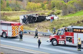  ?? COLIN CHISHOLM ?? One lane of traffic along the eastbound side of Highway 101 was being diverted by emergency personnel on Oct. 4 around lunchtime.