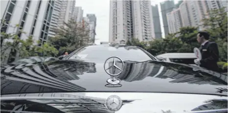  ?? FOTO: DPA ?? Daimler rechnet wegen des amerikanis­ch-chinesisch­en Handelsstr­eits mit einem Betriebsge­winn unter dem des Vorjahres.