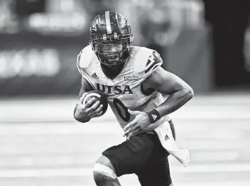  ?? Darren Abate / Associated Press ?? UTSA quarterbac­k Frank Harris prduced a career game against Western Kentucky on Saturday with a program-record six touchdown passes to go with 349 yards through the air in the C-USA win.
