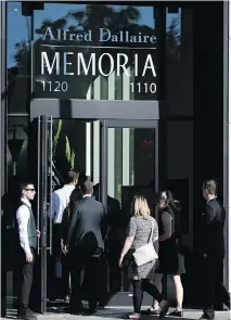  ?? CHRISTINNE MUSCHI ?? Mourners enter the funeral home for Shreyas Roy’s memorial, the doctor who died after falling on Mount Royal on Sunday.