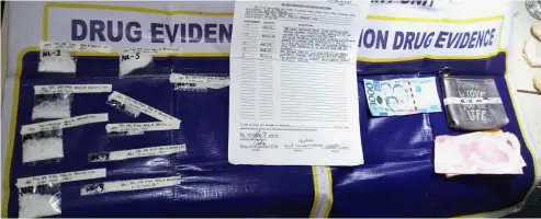  ?? BCPO PHOTO ?? THE City Drug Enforcemen­t Unit seizes an estimated P176,800 worth of suspected shabu in a drug bust operation at Purok Jose Rizal, Barangay 14, Bacolod City Tuesday evening, November 29▪
