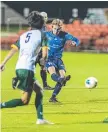  ?? Picture: Kevin Farmer ?? GOAL HERO: Cormac McCarthy (centre) scored the Thunder’s winner against Mitchelton.