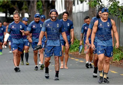  ?? PHOTO: PHOTOSPORT ?? Adam Blair, centre, and his new team-mates are on a mission this year to restore some pride in the Warriors’ jersey.