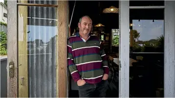  ?? Photos: ANDY MACDONALD/STUFF ?? Top left, Phill Brophy’s man cave is nestled in the garden beside a large deck. Above, The snug interior of Brophy’s man cave. Left, Brophy built his man cave using mostly recycled materials.