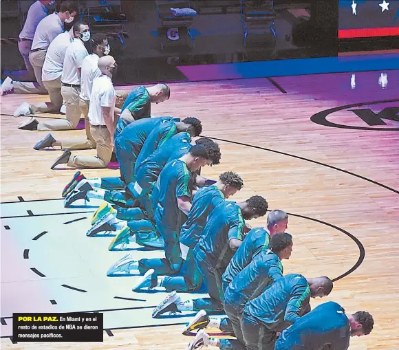  ??  ?? POR LA PAZ. En Miami y en el resto de estadios de NBA se dieron mensajes pacíficos.