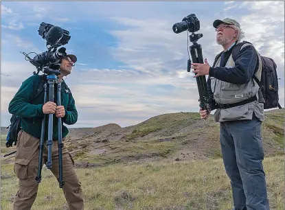  ?? PHOTO CREDIT OVERTIME STUDIOS – MADONNA HAMEL ?? George Tsougriani­s and James R. Page get their cameras ready for a scene in the documentar­y Wild Prairie Man.