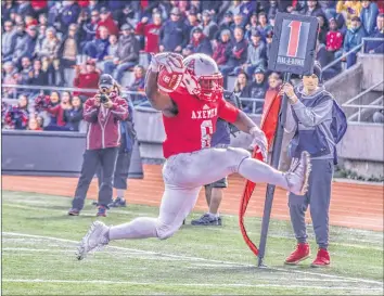  ?? GARY MANNING ?? Acadia’s Dale Wright scores a touchdown while playing with the Axemen last fall.