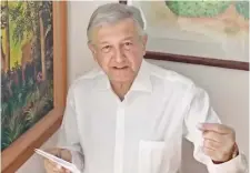  ??  ?? Andrés Manuel López Obrador pide al gobierno federal no apresurar las negociacio­nes del TLCAN ni aceptar que EU levante un muro fronterizo.