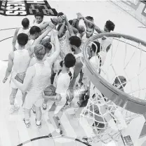  ?? Jamie Squire / Getty Images ?? If the University of Houston gets past No. 11-seeded Syracuse on Saturday in the Sweet 16, it would face either Loyola Chicago or Oregon State and be in great position to reach the Final Four.