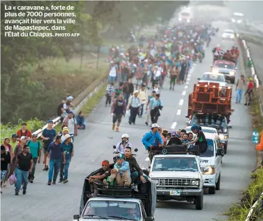  ?? PHOTO AFP ?? La « caravane », forte de plus de 7000 personnes, avançait hier vers la ville de Mapastepec, dans l’état du Chiapas.