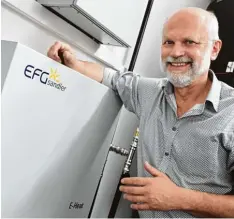  ?? Foto: Ulrich Wagner ?? Ingenieur Martin Sandler sieht eine Chance für Hausbesitz­er darin, mit dem Strom der Photovolta­ik Anlage Warmwasser zu erzeugen.