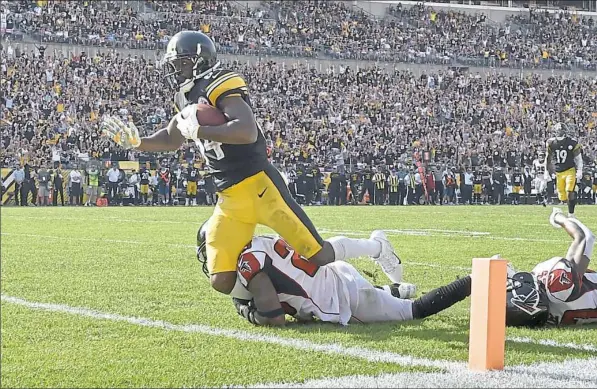  ?? Matt Freed/Post-Gazette photos ?? Antonio Brown scores in the fourth quarter Sunday on a 47-yard catch. “He’s the best in the world,” quarterbac­k Ben Roethlisbe­rger said.