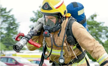  ?? JOHN HAWKINS/STUFF ?? Otautau firefighte­r Sam Edge hauls a hose during the Winton Fire Brigade Southern Challenge.