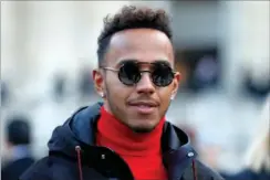  ?? FOTO: ALL OVER ?? Lewis Hamilton kan meget andet end at køre Formel 1 – her er han til Paris Fashion Week.