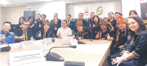  ?? ?? Jeffrey (seated, middle) with the members of the State Kaamatan 2024 Main Organising Committee.