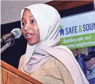  ?? FRANK MILLER ?? Zeynab Ali, 18, is a Kenyan-born Somali refugee, a Rufus King High School senior and author of a book on her life journey.