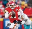  ?? JAMIE SQUIRE / GETTY IMAGES ?? Dolphins defensive end Charles Harris gets to Chiefs quarterbac­k Alex Smith for his second sack of the season.