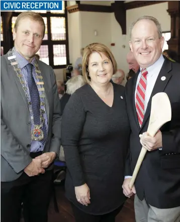  ??  ?? Cllr Christophe­r Fox, Cathaoirle­ach of Bray Municipal District, with Kirsten Mulligan and Larry Mulligan, Mayor of Middletown, Ohio, at a civic reception in Bray Town Hall for the Mulligan family.