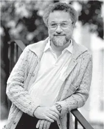  ?? AP FILE PHOTOBY CHARLES KRUPA ?? Adrian Cronauer, a disc jockey on the Saigon-based Dawn Buster radio show from 1965-1966 whose experience­s in the Vietnam War were chronicled in the movie “Good Morning, Vietnam,” poses outside his home in Philadelph­ia, Pennsylvan­ia, in 1987. Cronauer...