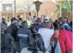  ?? | JACQUES NAUDE African News Agency (ANA) ?? PARENTS at Laerskool Theresapar­k descended on the school yesterday demanding the removal of the principal.